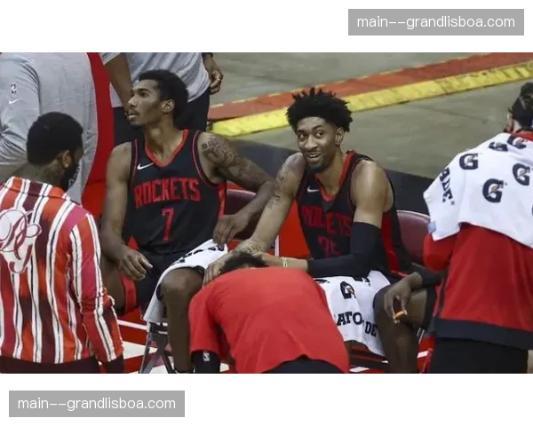 火箭亚伦·霍乐迪防守端贡献，三大角色球员稳定输出成基石